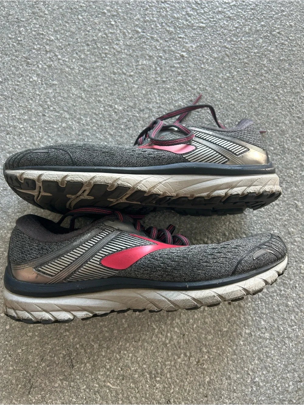 Brooks Adrenaline GTS 18 Women’s Athletic Sneakers Size 10.5